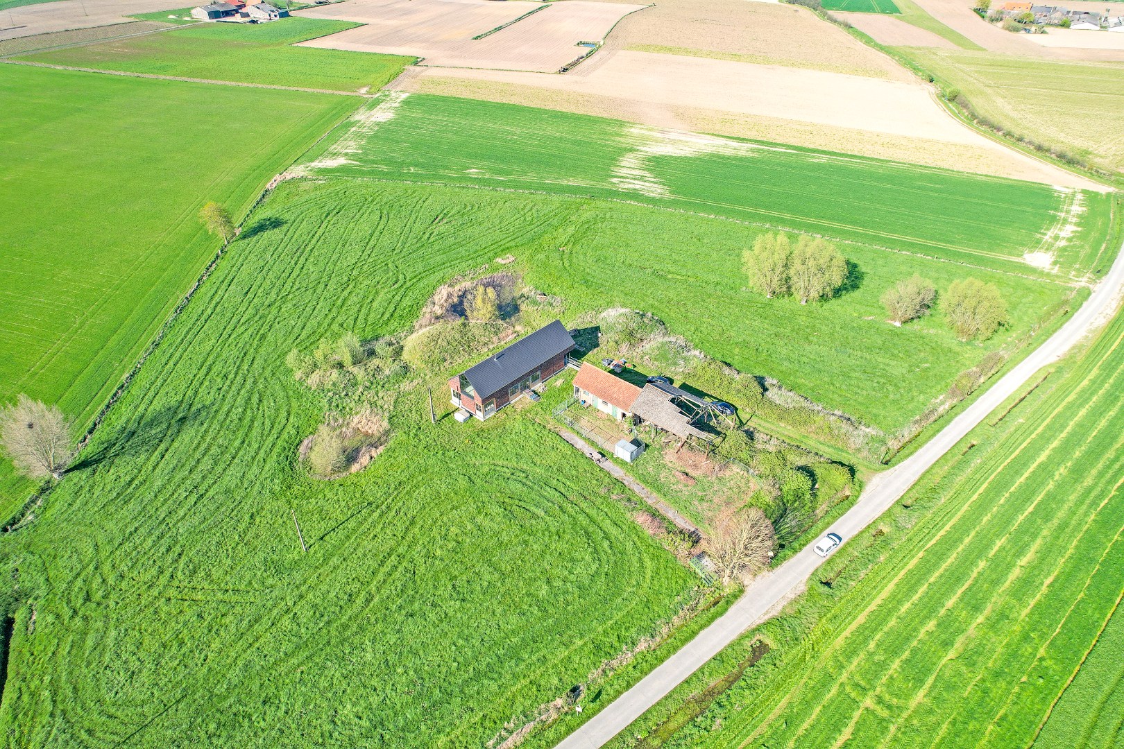 Unieke casco woning op 2ha grond. 