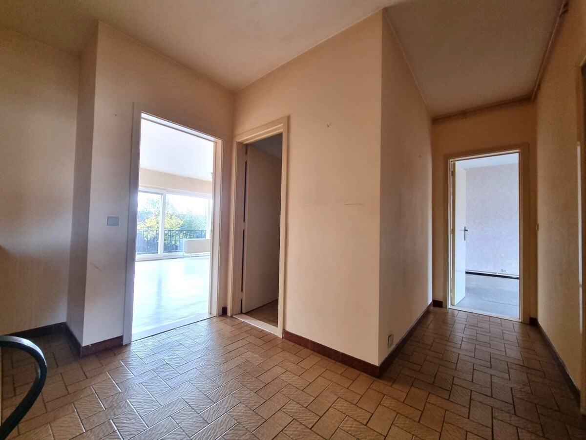 Uitzonderlijk ruim (129m²) en breed (+-10,45m) appartement met drie slaapkamers + mogelijkheid garage 