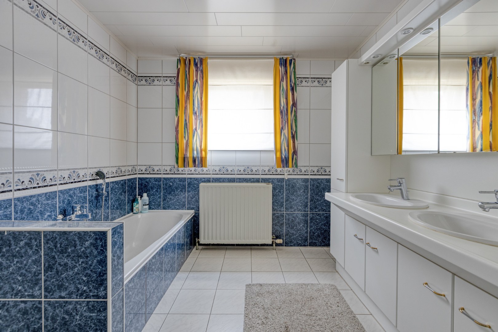 Ruime, energiezuinige gezinswoning met 4 slpk. en verwarmd zwembad in Leopoldsburg 