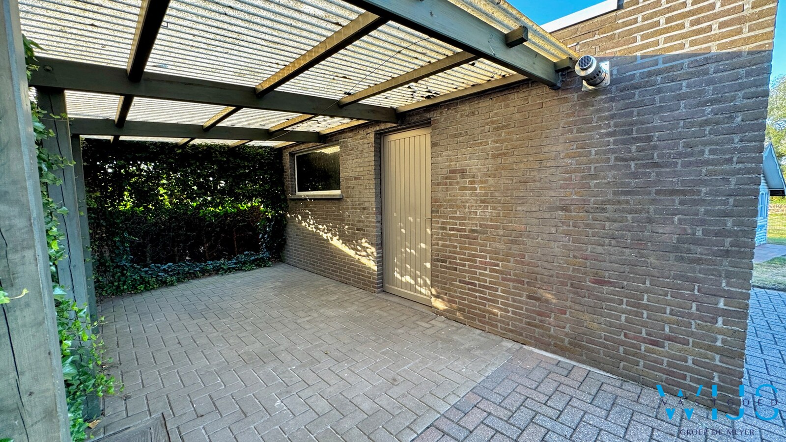 Halfopen bebouwing op mooi perceel van 951 m² te Oosteeklo 