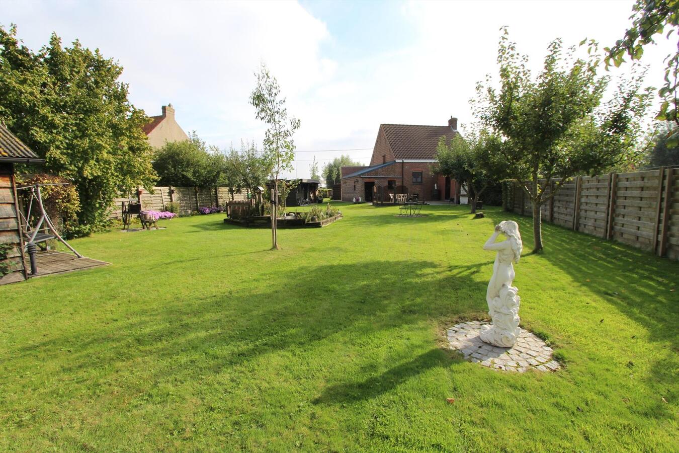 Alleenstaande woning met 3 slaapkamers te Gistel 