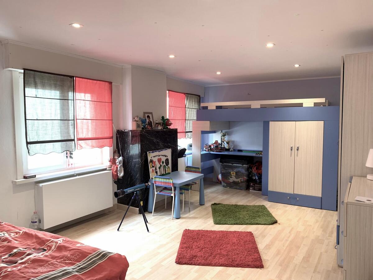 GERENOVEERDE WONING MET GARAGE EN ZONNETERRAS TE BREDENE DORP 