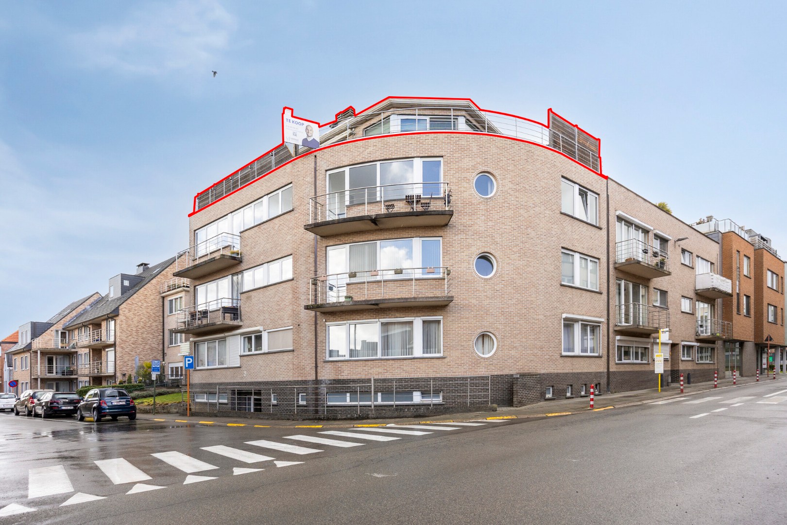 Instapklare penthouse met 2 slaapkamers en terras van 60m² , 4 kelders en garagebox in Korbeek-Lo! – EPC 199 kWh/m² - bewoonbare opp. 131 m² 