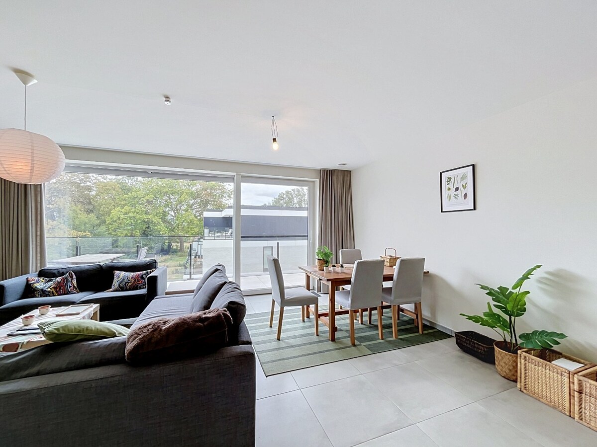 Ruim 2 slaapkamer appartement terras Knesselare! 