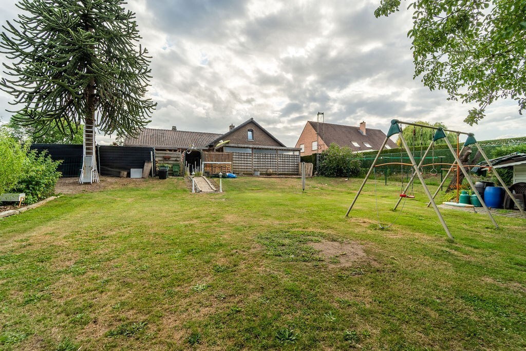 RUIME GELIJKVLOERSE WONING MET 3 SLAAPKAMERS, GARAGE EN RUIME TUIN TE HASSELT (KERMT) 