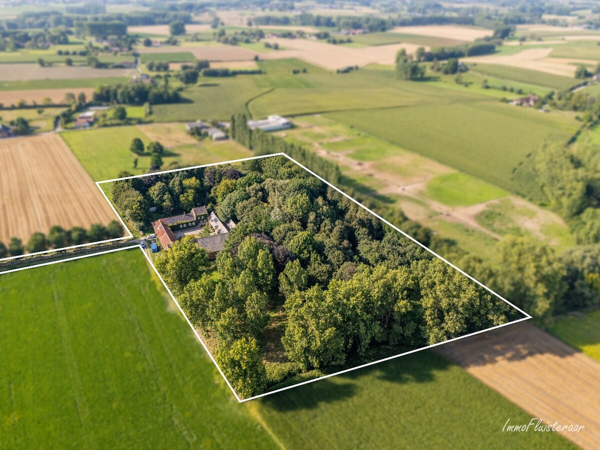 Unieke vierkantshoeve op een landelijke locatie op ca. 3 ha te Herne. 