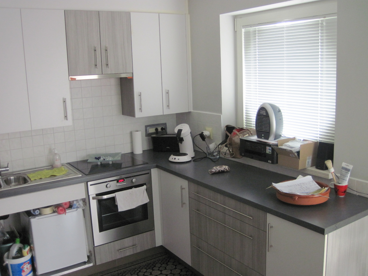 Recent dakappartement in hartje Gavere. Geen vaste kosten !  (Garage optioneel te huur) 