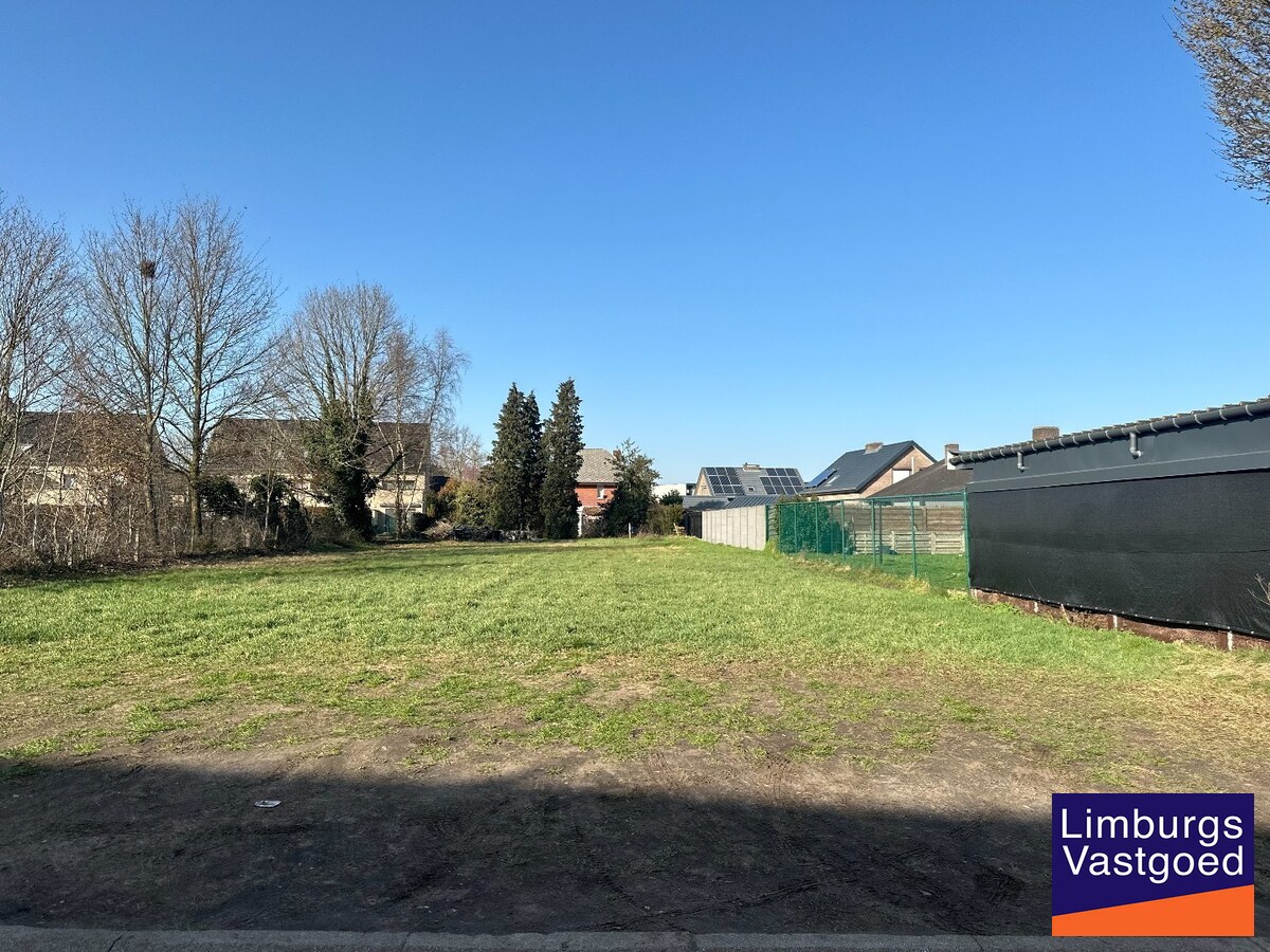 Nieuwbouwwoning, halfopen bebouwing, LOT 1, voor halfopen bebouwing, 4a 89ca, te Houthalen-Helchteren 