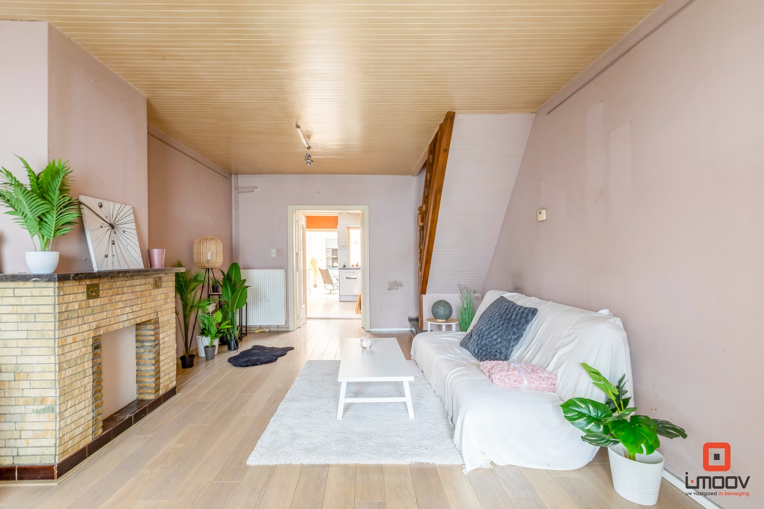 stadswoning met garage en zonnige buitenruimte 