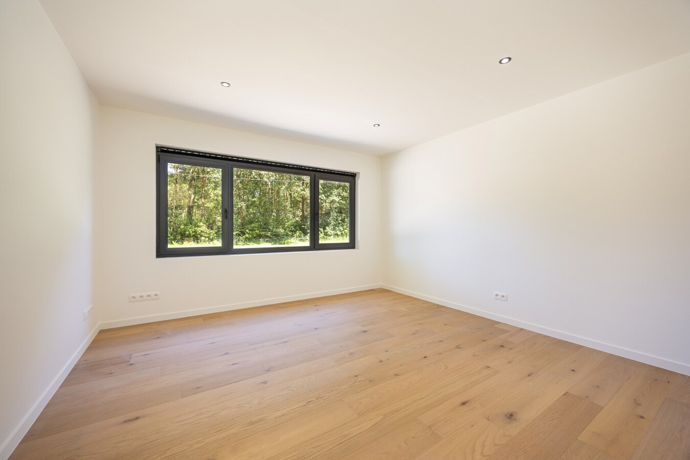 Rustig gelegen eniergiezuinige instapklare luxueuze villa op een West-perceel van 2.198 m² te Zoersel 