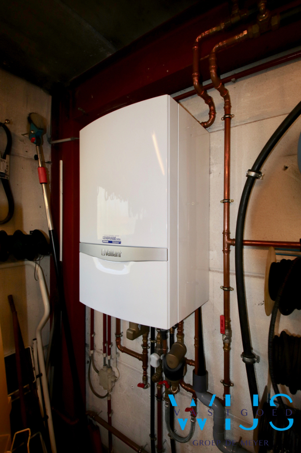 Multifunctionele bedrijfsruimte/ garage met bijhorende woning 