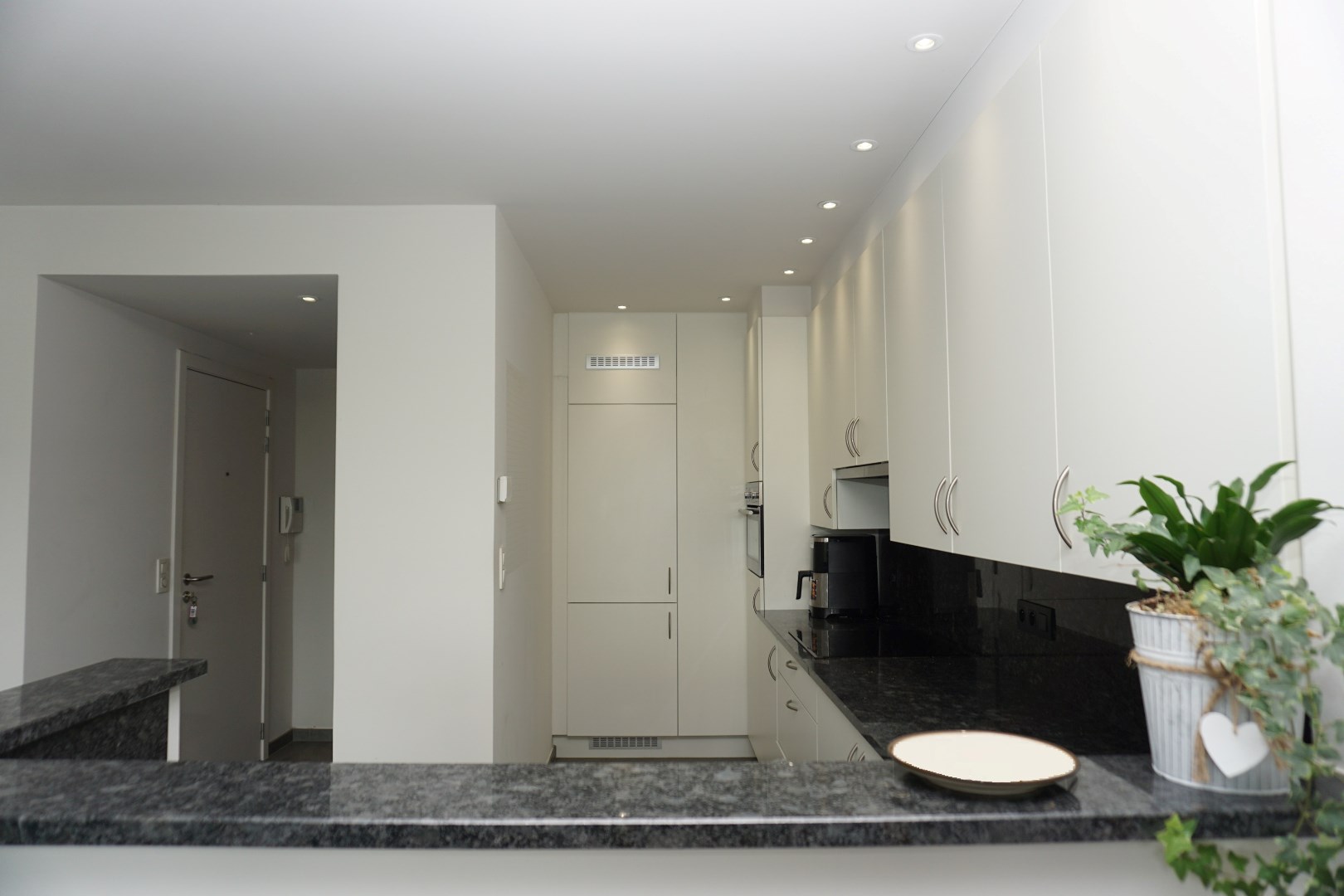 APP. NON-MEUBLE SITUE AVEC BELLE VUE SUR LE PARC 