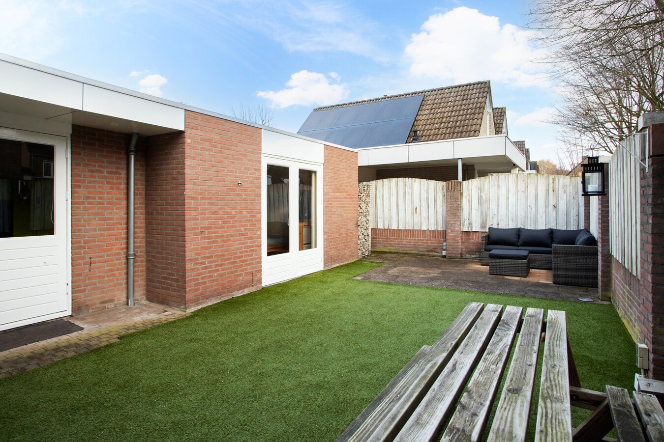 Ben je op zoek naar een ruime en veelzijdige woning op een rustige, kindvriendelijke locatie? 