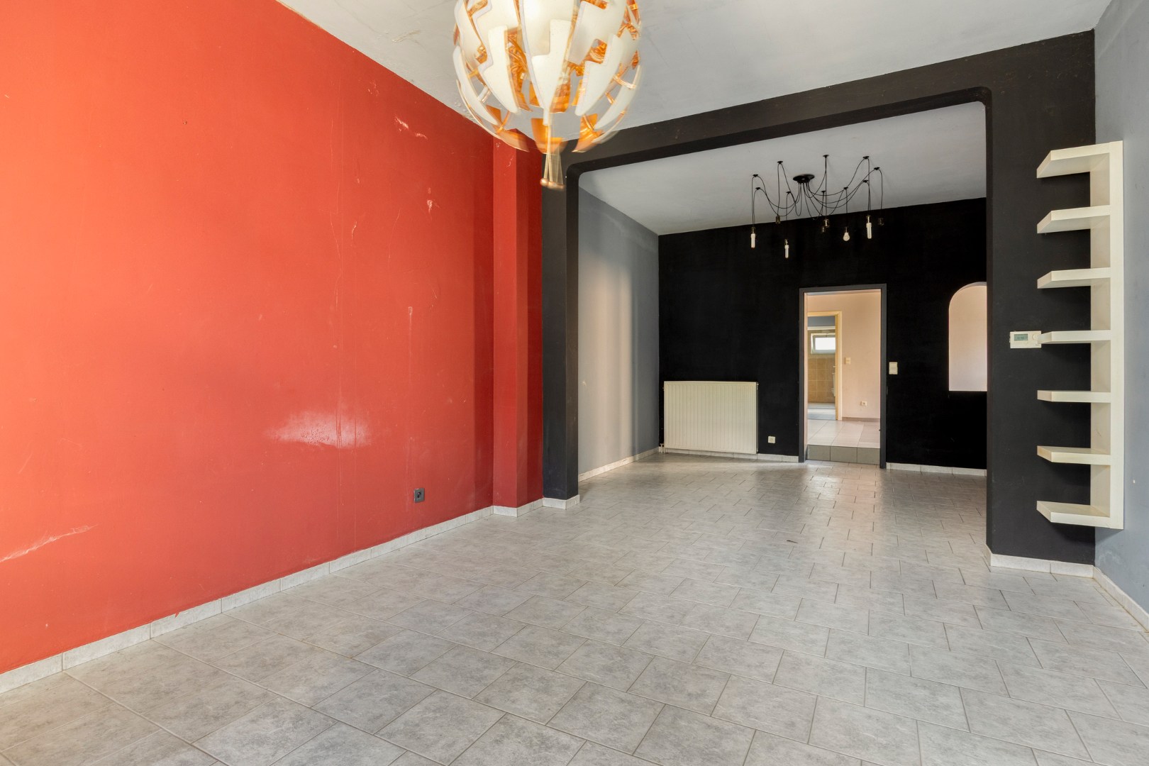 Op te frissen opbrengsteigendom met 3 appartementen en garage in Leopoldsburg 