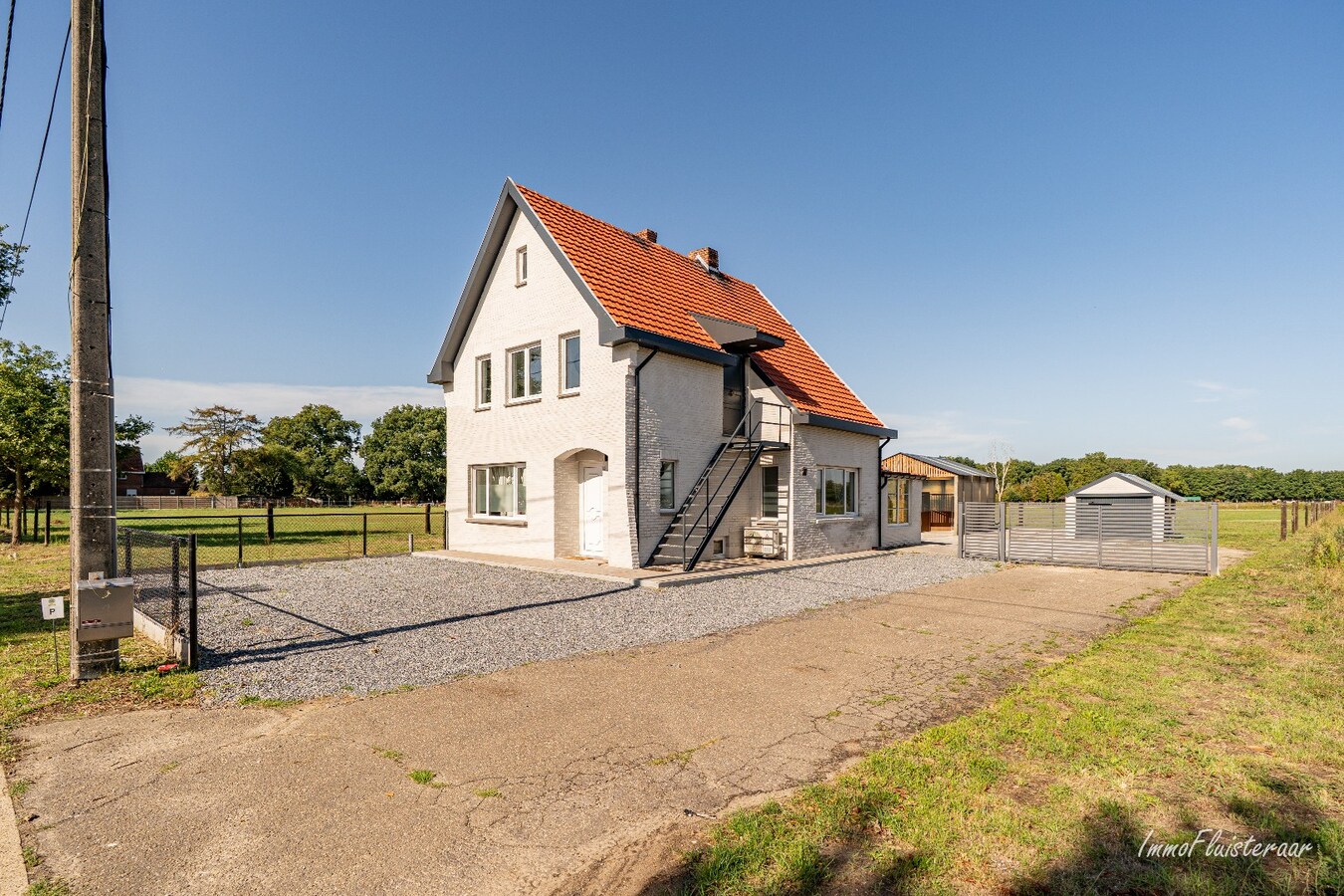 Veelzijdige woning met paardenstallen op ca. 2ha te Helchteren 