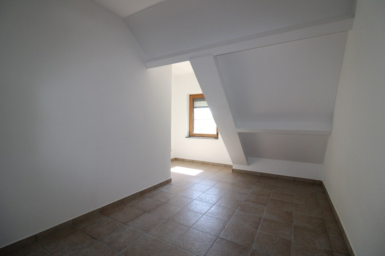 Ruim duplex appartement met mooi terras en garage 