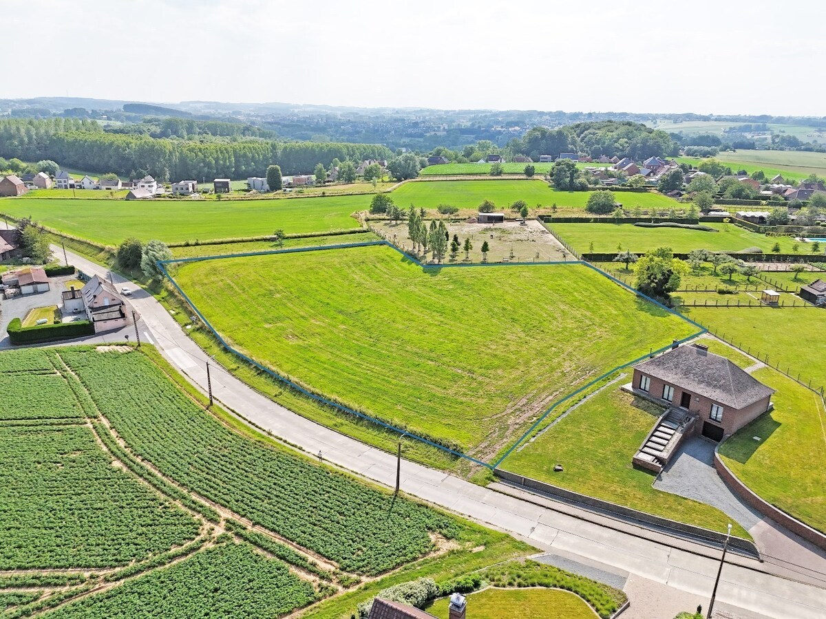 Bouwgrond voor open bebouwing op +/- 8 are te Zottegem 