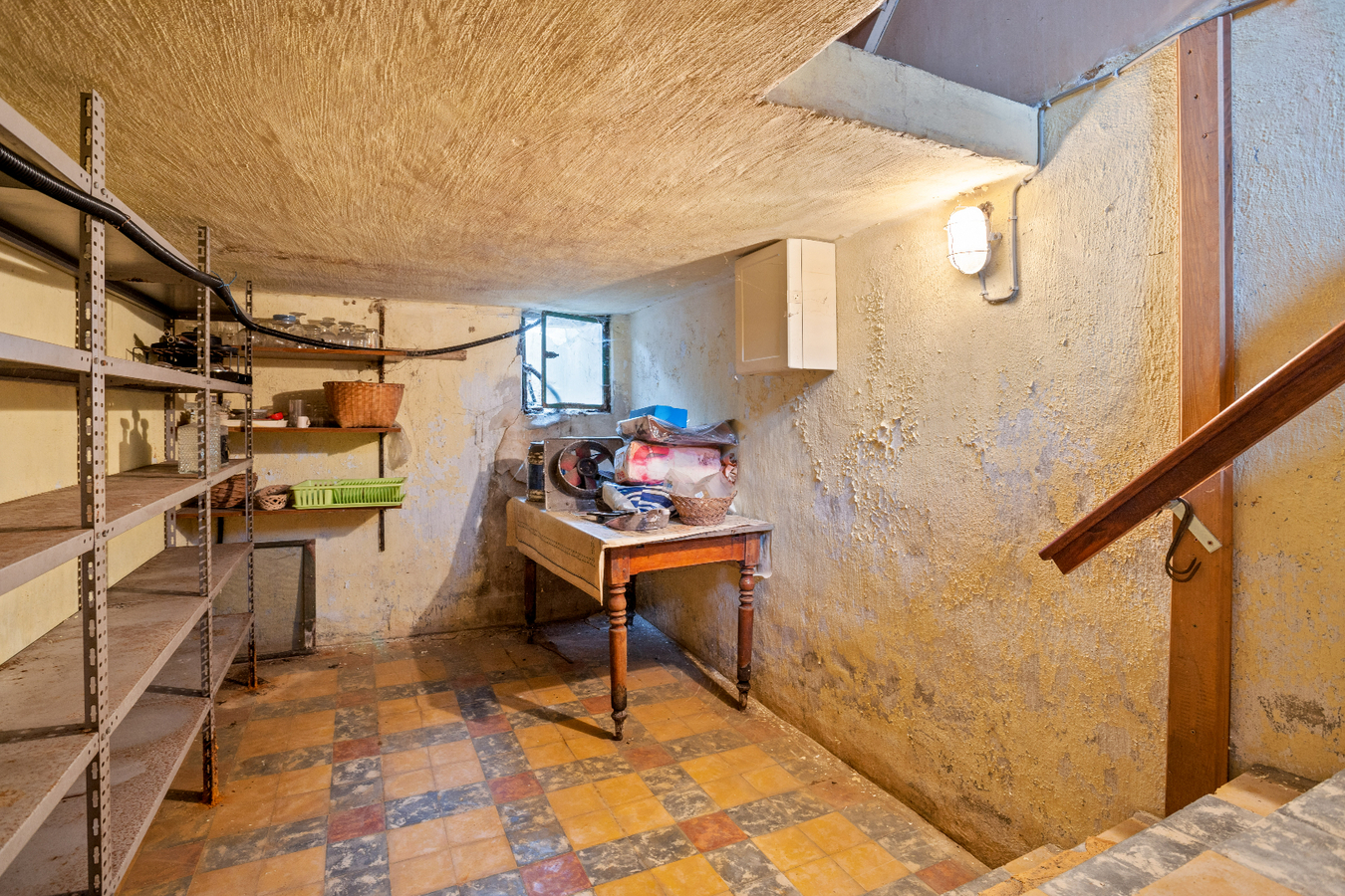 Alleenstaande woning met loods in Jonkershove. 