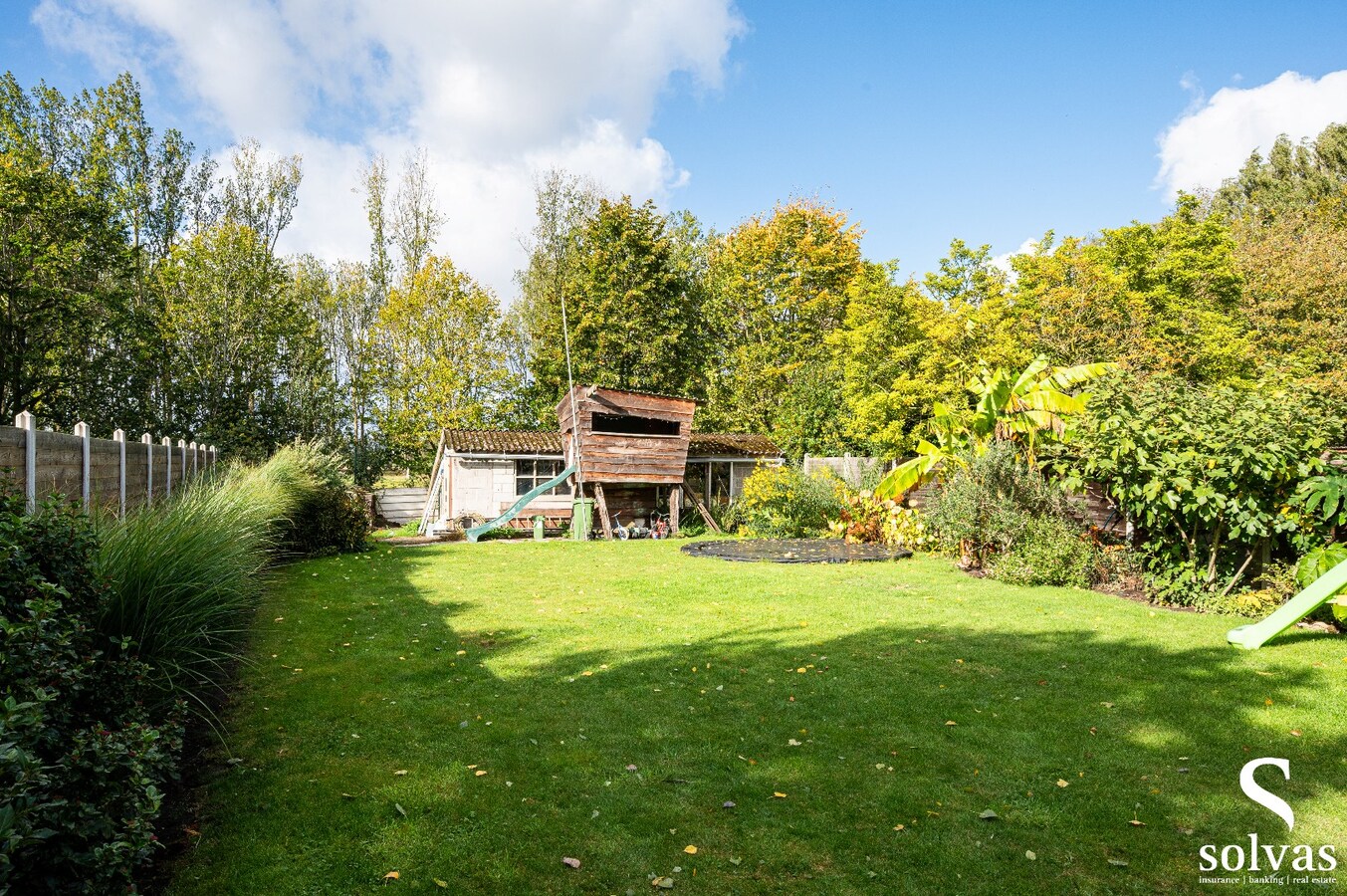 Halfopen gezinswoning met 4 slaapkamers, garage en zonnepanelen – Eeklo 