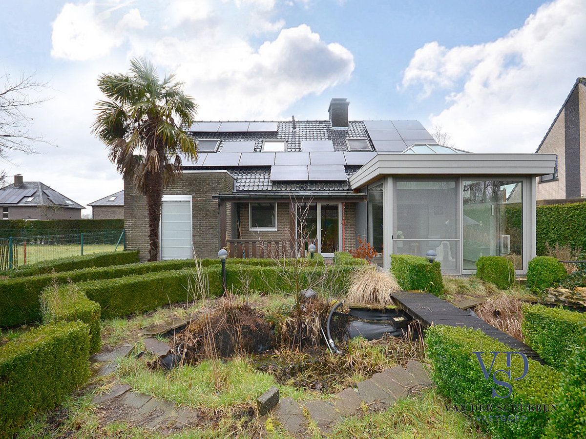 Tijdloze villa in residentiële wijk te Nazareth. 