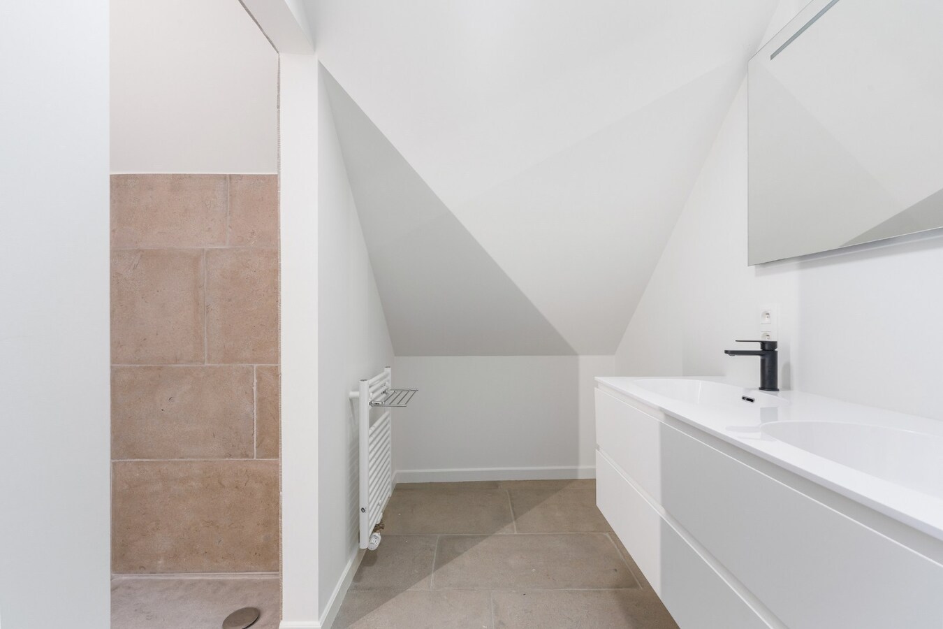 Luxueuze totaalrenovatie | Instapklaar dak appartement met mezzanine 