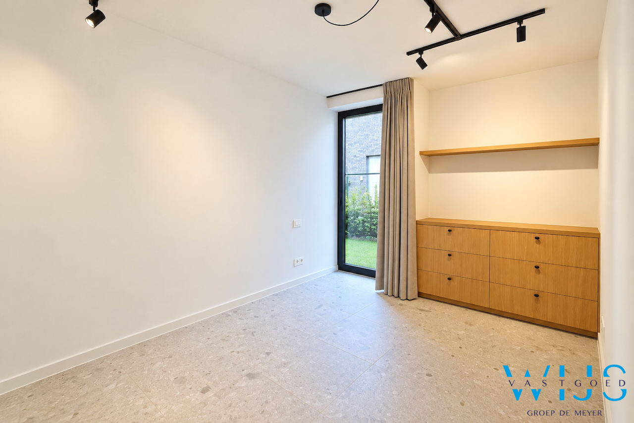 High-end gelijkvloers appartement met tuin te Lembeke ! 
