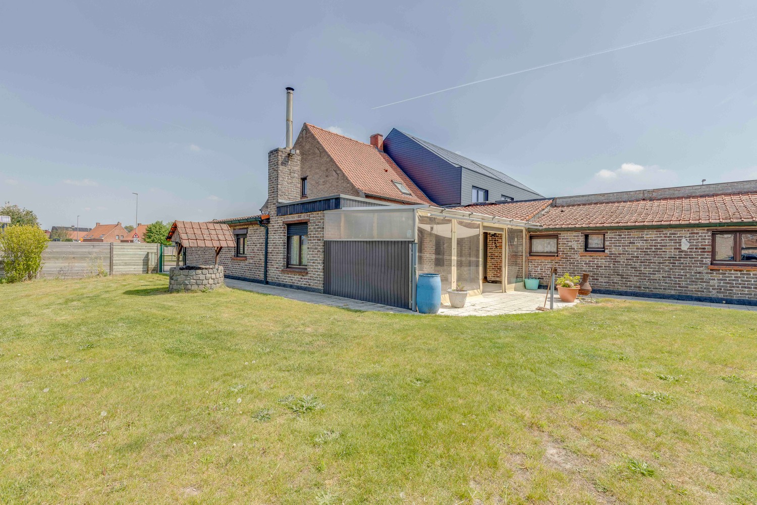 Centraal gelegen op te frissen gezinswoning gelegen op fietsafstand van het centrum van Zulte 