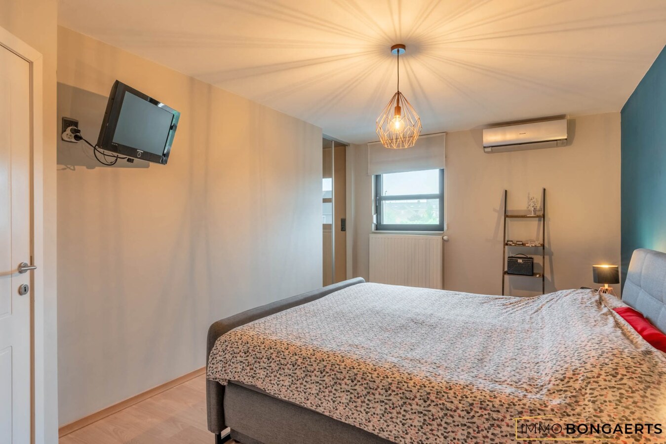 Ruime instapklare woning in het centrum van Neeroeteren met tuin, garage en 3 slaapkamers. 