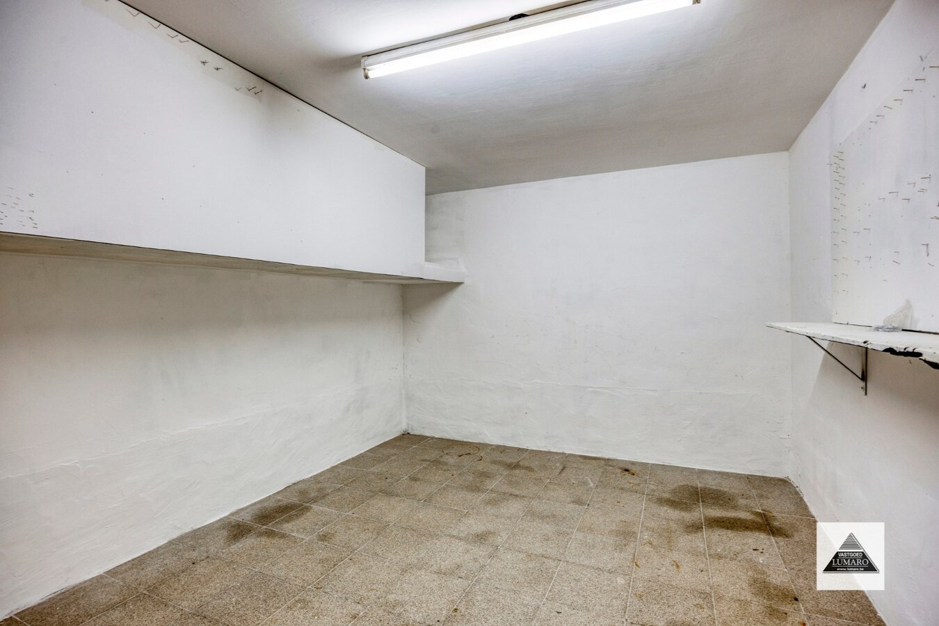 Instapklare woning voor gelijkvloers wonen. 3 slaapkamers, kelder met garage. 