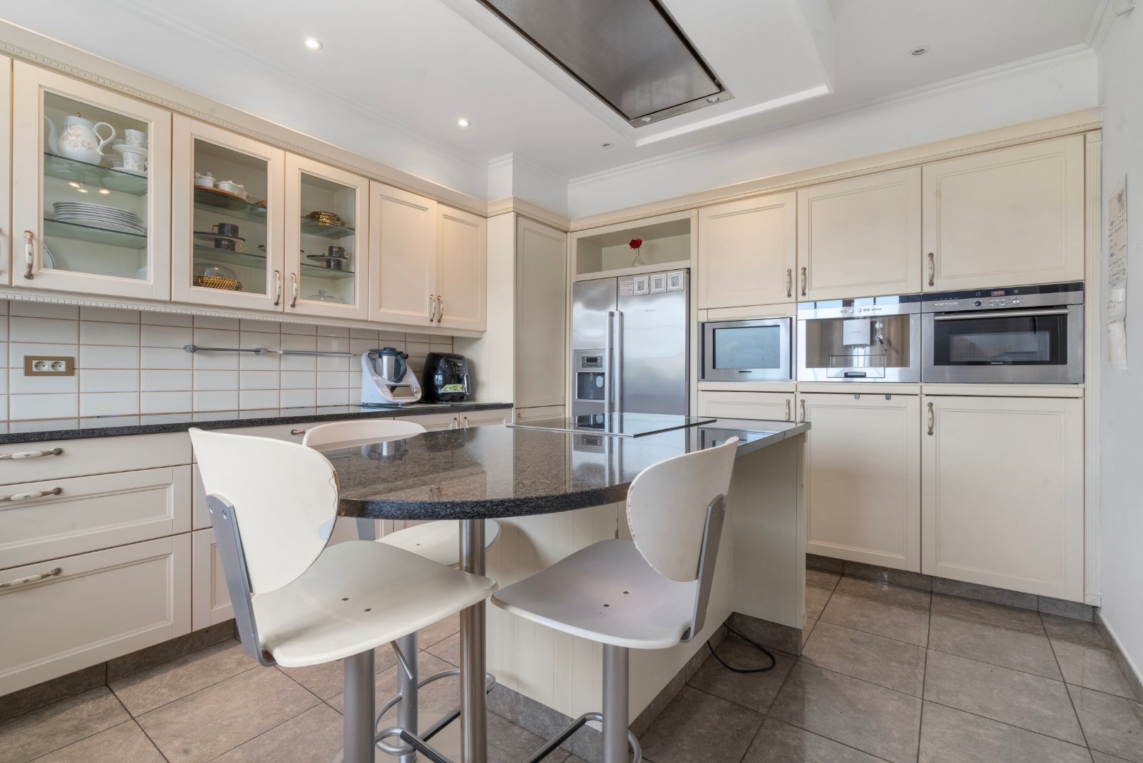 Stijlvolle villa met 5 slaapkamers op mooi perceel van 1325m² 