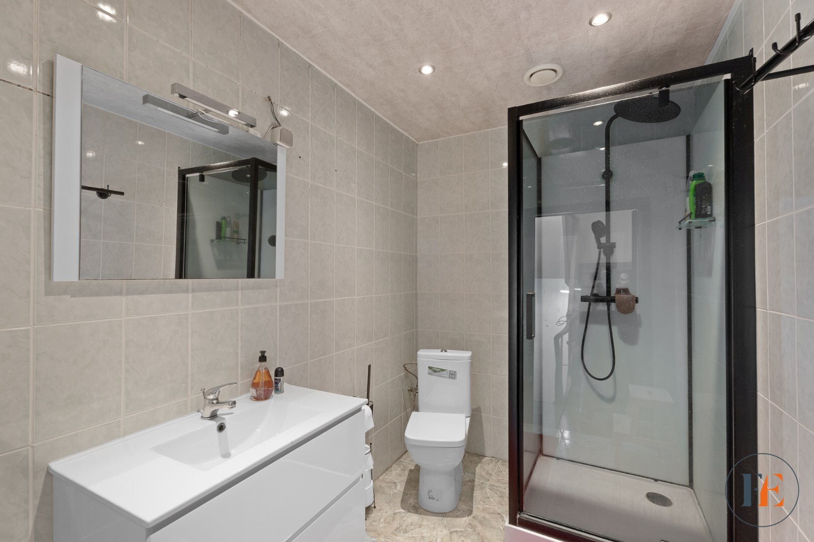 Instapklare eengezinswoning  in de Bloemekenswijk met BEZOEKMOMENT op 17/1 