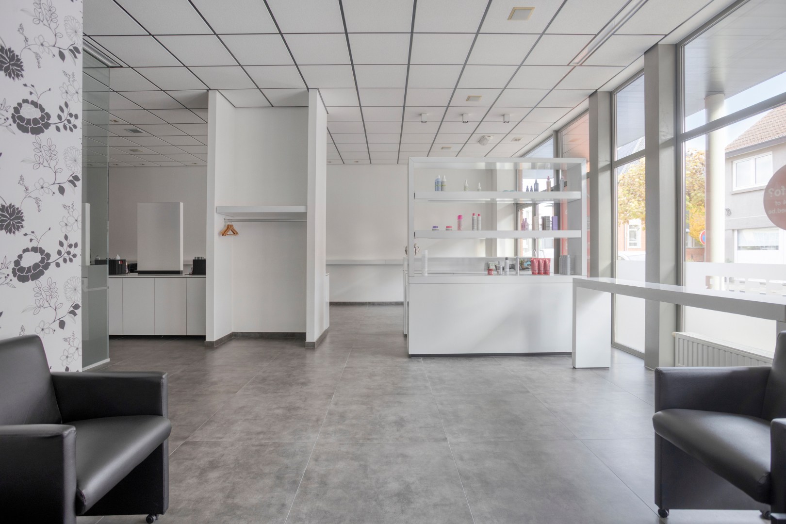 Ruim energiezuinig commercieel pand op toplocatie in centrum Hechtel 