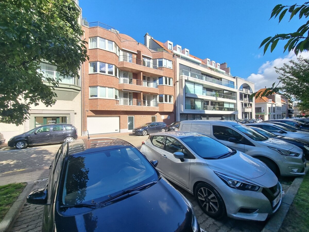 Zeer ruim appartement op topligging te Heist 