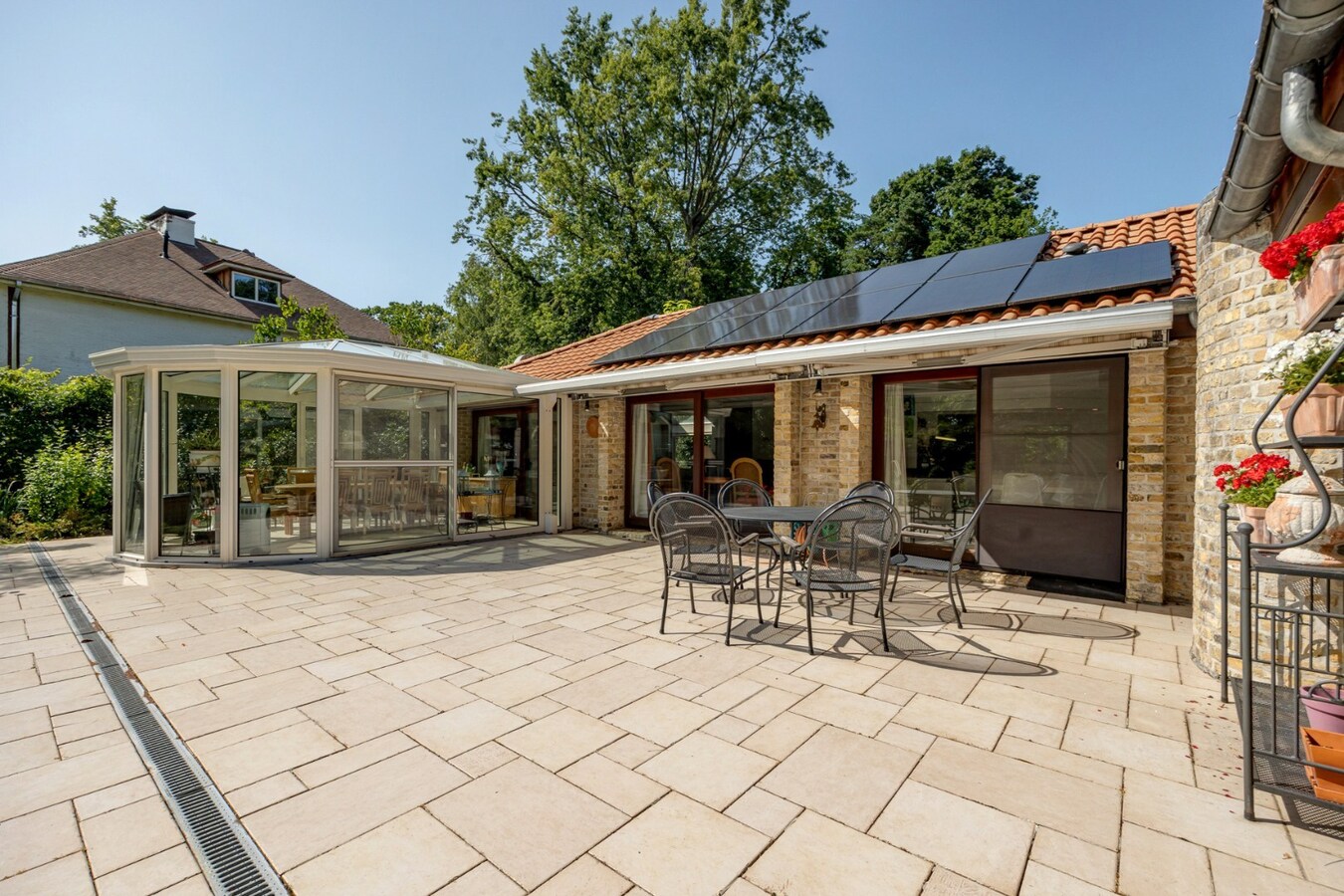 Vlassak-Verhulst villa in Spaanse stijl op een Zuid-perceel van 1.883 m² te Schilde - 's Gravenwezel "Hof ter Linden" 