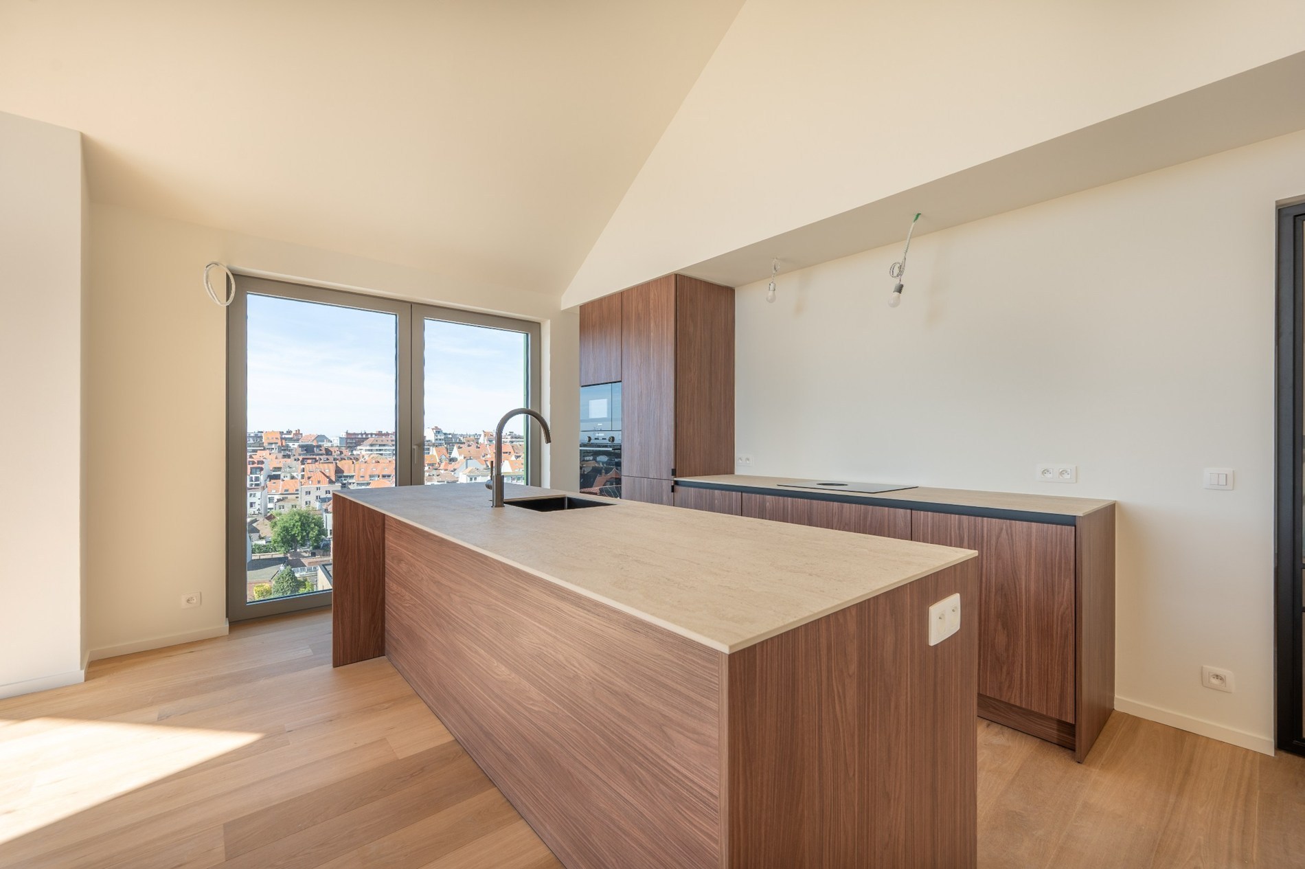 Centraal gelegen 3-kamer appartement te Res. Hoost: Centraal gelegen 3-kamer appartement te Res. Hoost: Zondag 4/01 (14u tot 17u): 