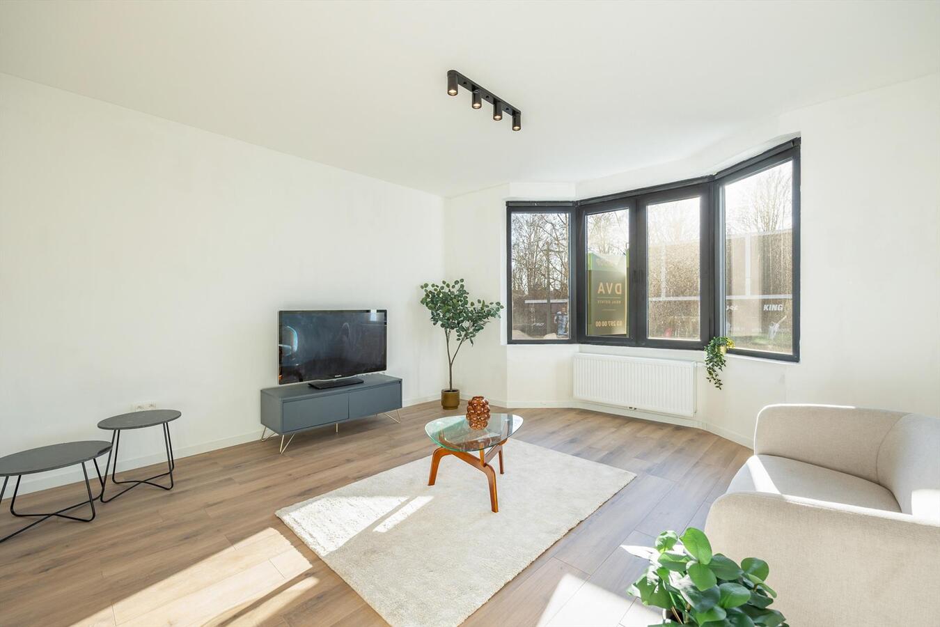 Gerenoveerd appartement met ruim terras te Mortsel! 