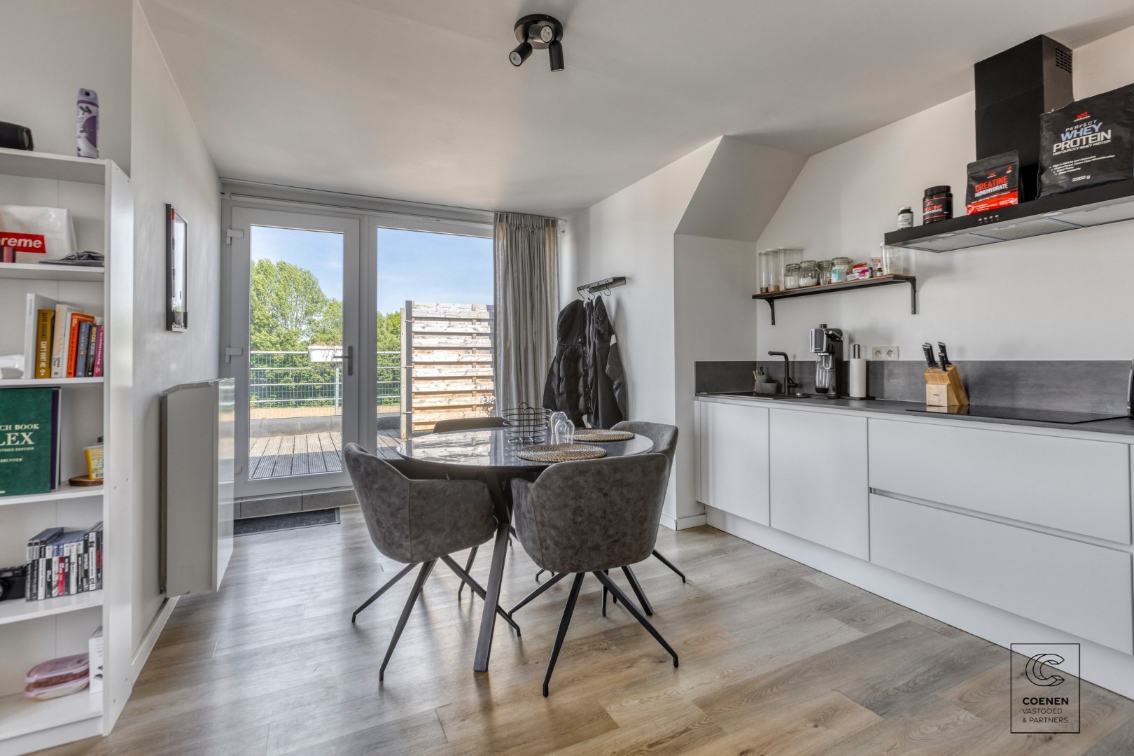 Instapklaar, recent gerenoveerd dakappartement van 55 m² te Geel! 