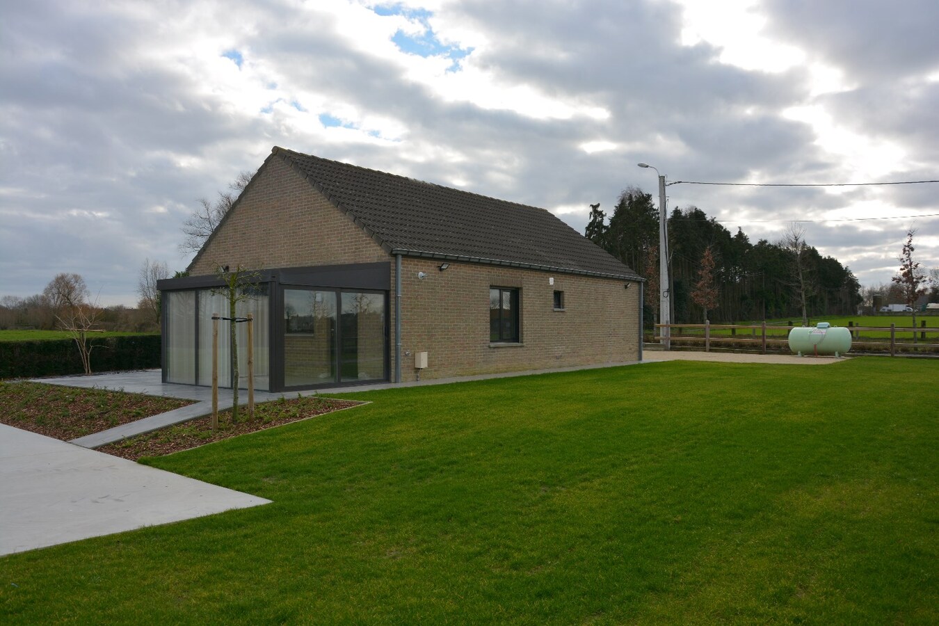 Landelijk gelegen woning met loods! 