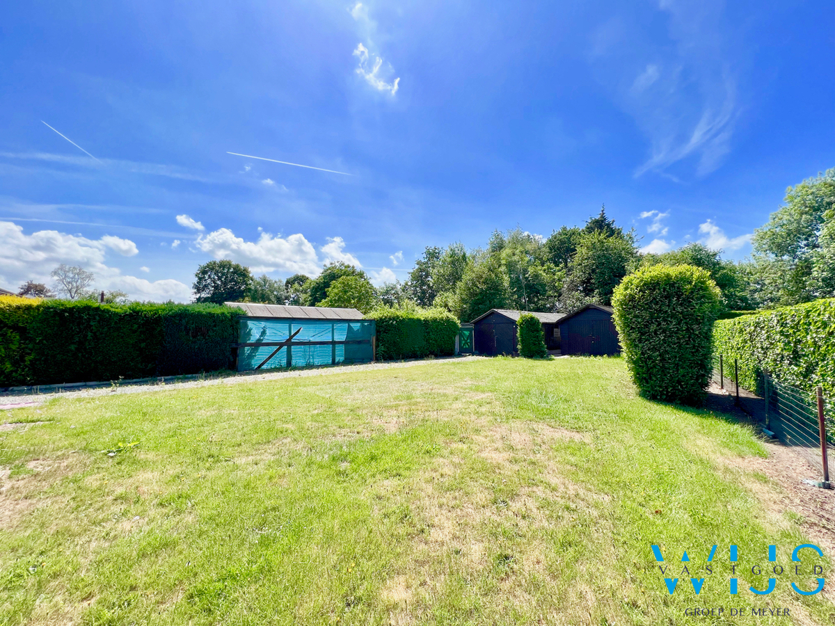 Te renoveren woonhuis / bouwgrond te Lovendegem ! 