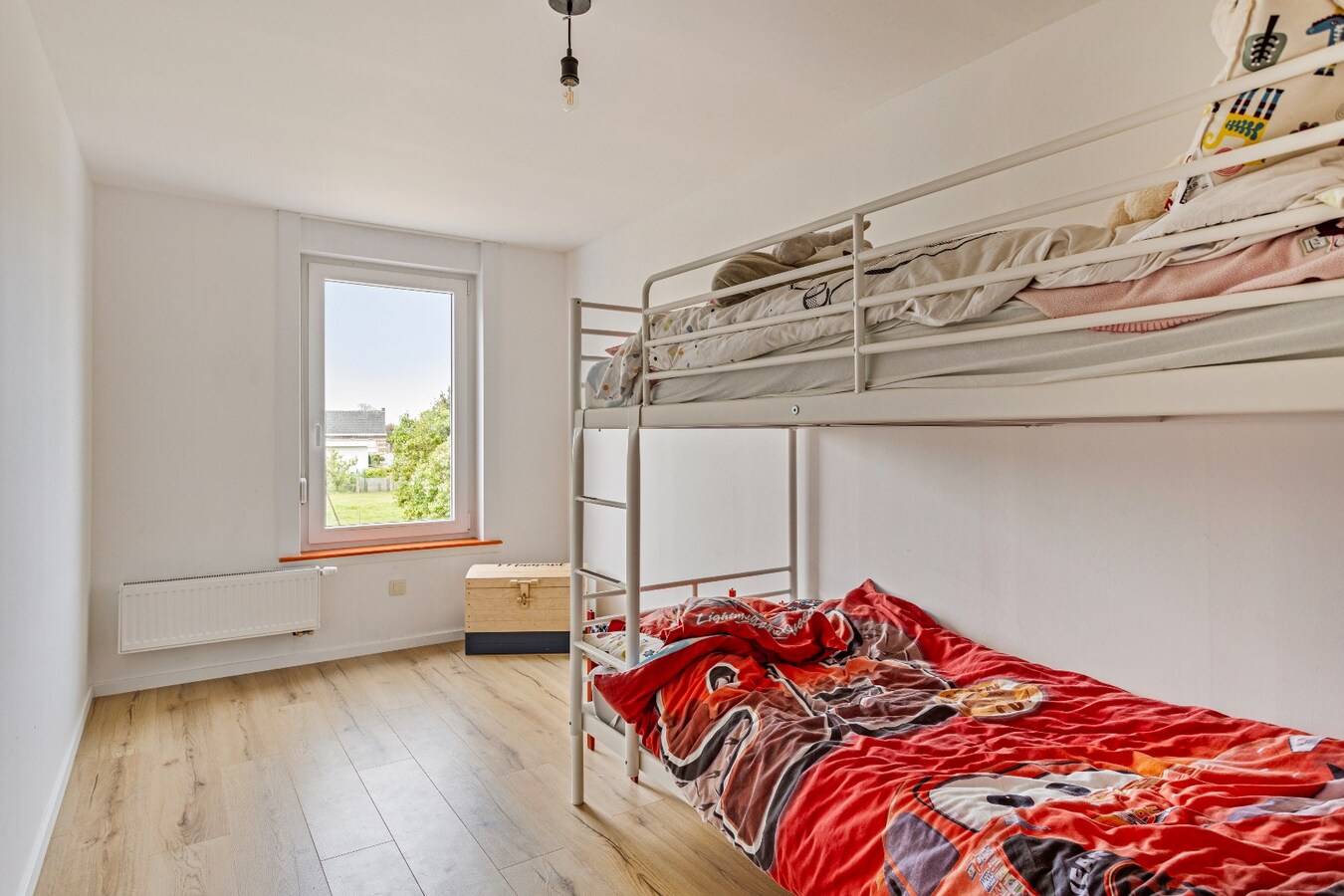 Instapklare ruime woning met praktijkruimte 