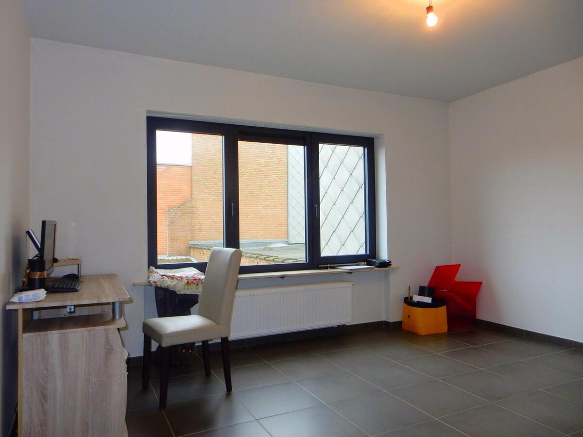 Vernieuwd appartement met 2 slpk 