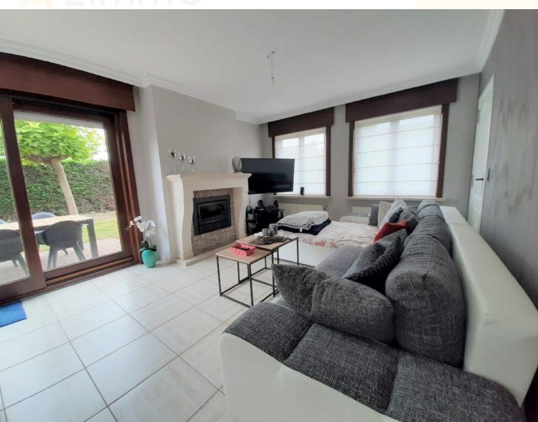 Ruime alleenstaande woning met 2 slpks en garage 