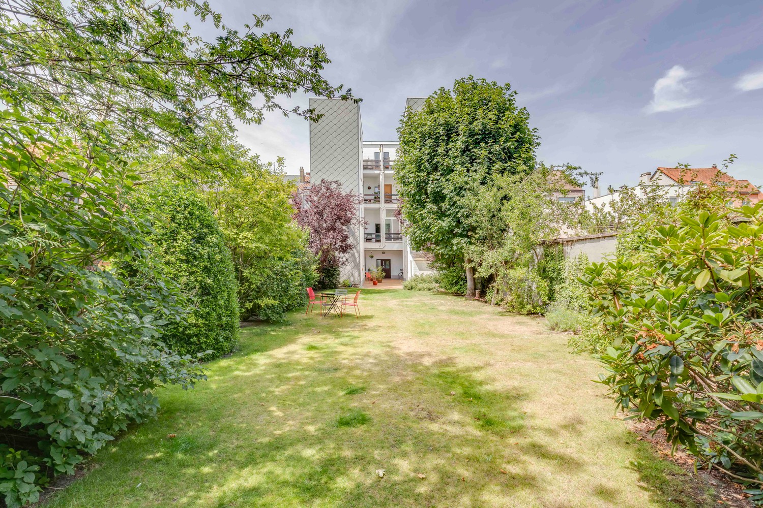 Uniek lichtrijk gerenoveerd appartement te koop in Sint-Amandsberg 