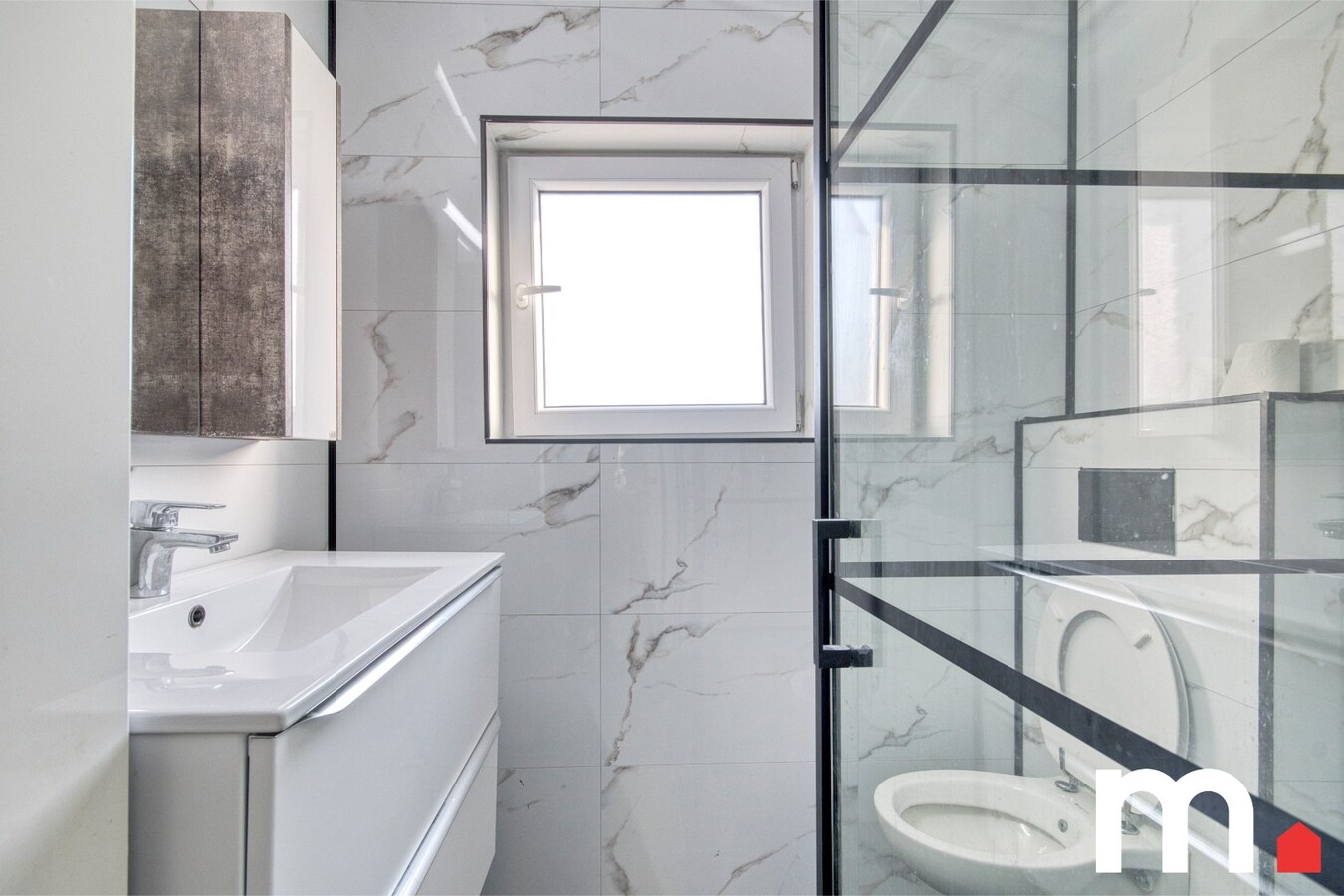 Instapklare woning te Wevelgem! met 4 slaapkamers en 12 zonnepanelen 