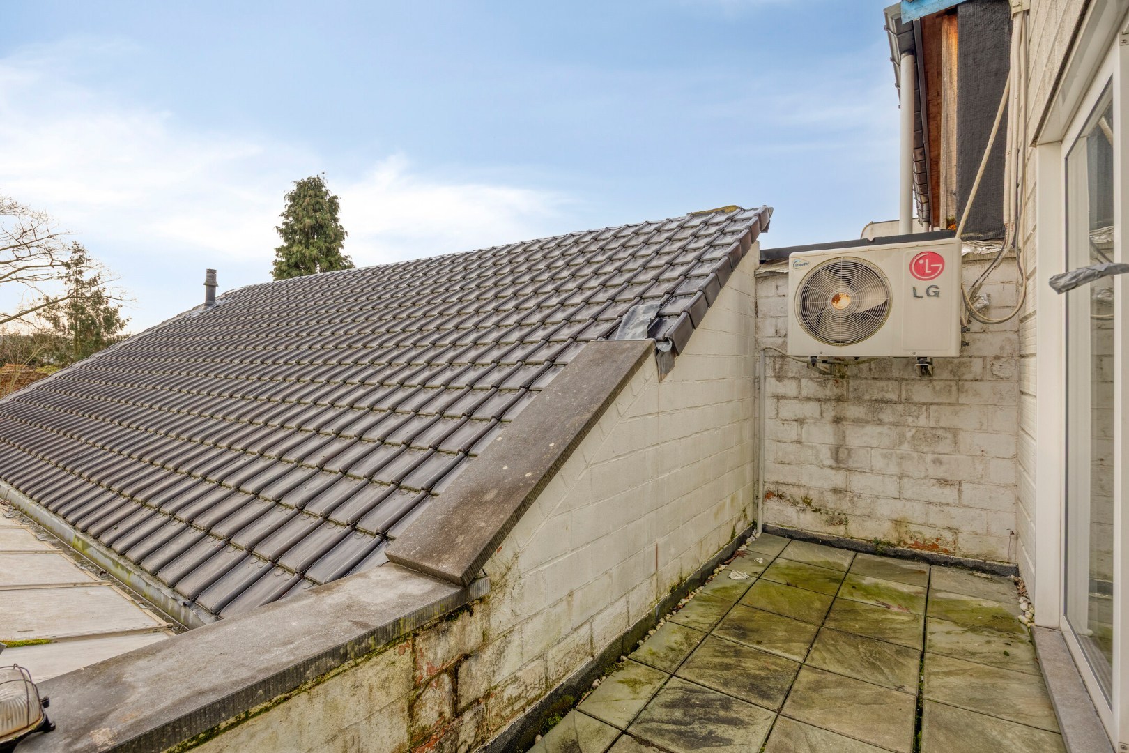 Building met handelspand en duplexappartement met 3 slpk. nabij het centrum van Leopoldsburg 