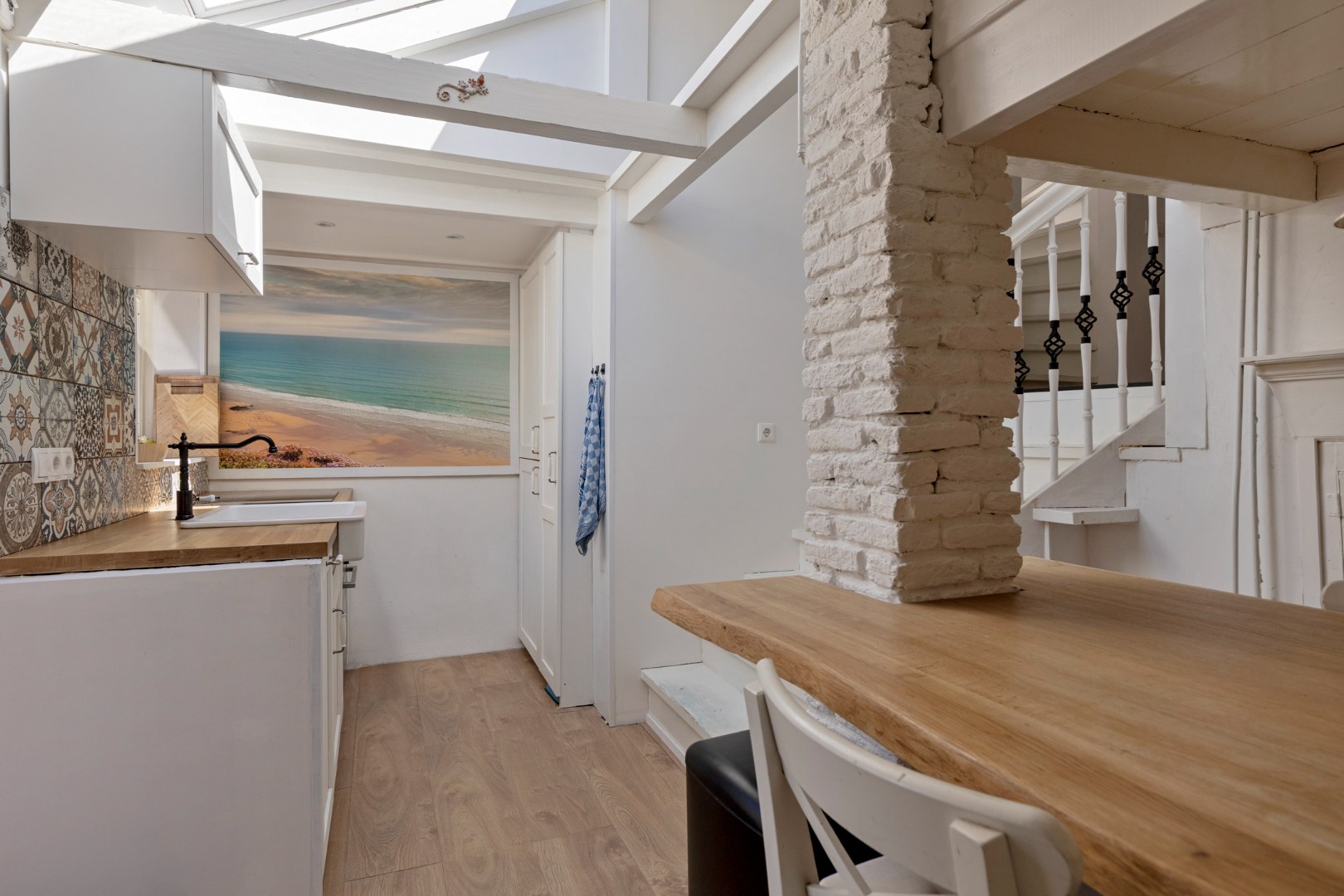 Sfeervol gerenoveerde dijkwoning met riante schuur. 