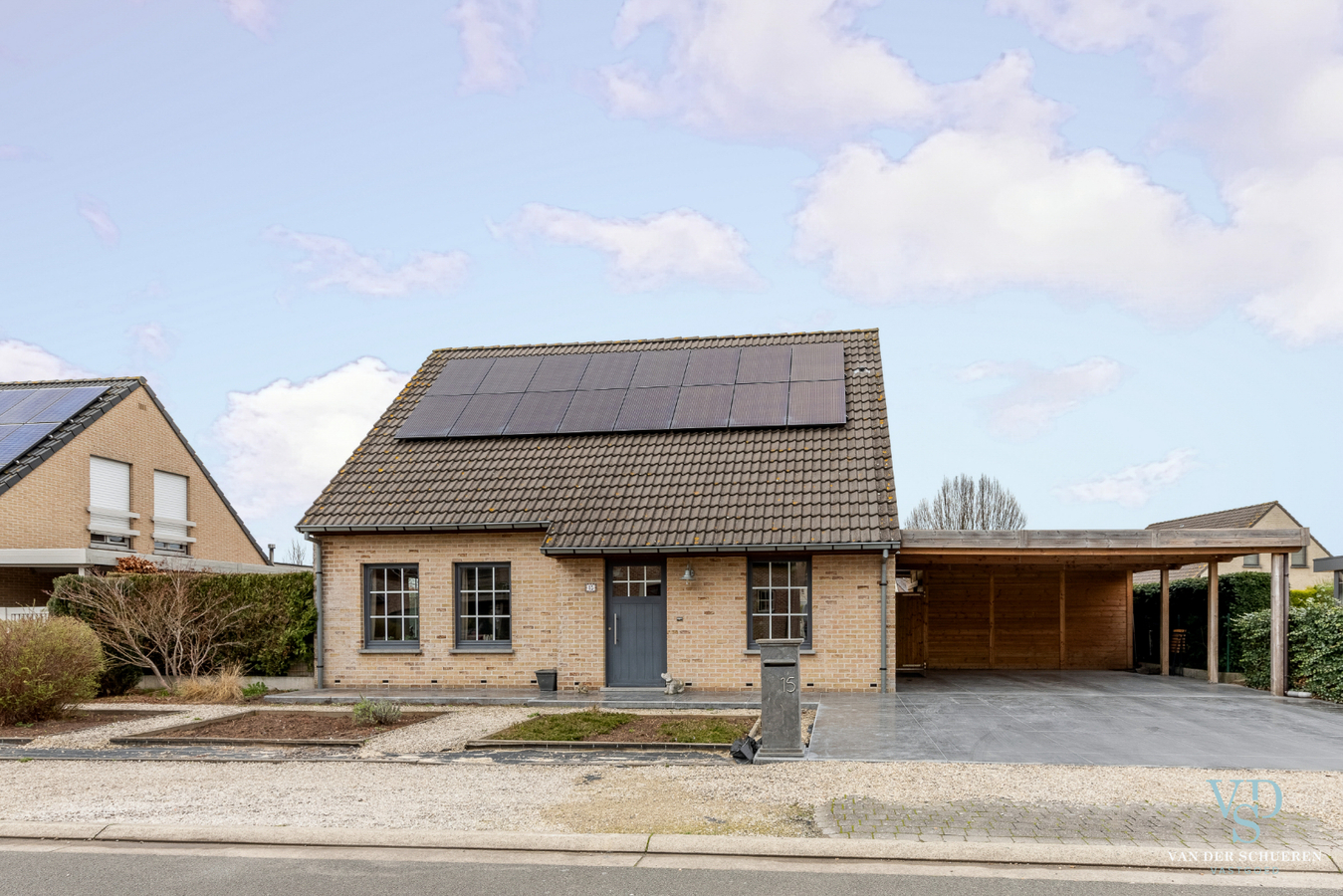 Energiezuinige, eigentijdse villa met zwembad. 