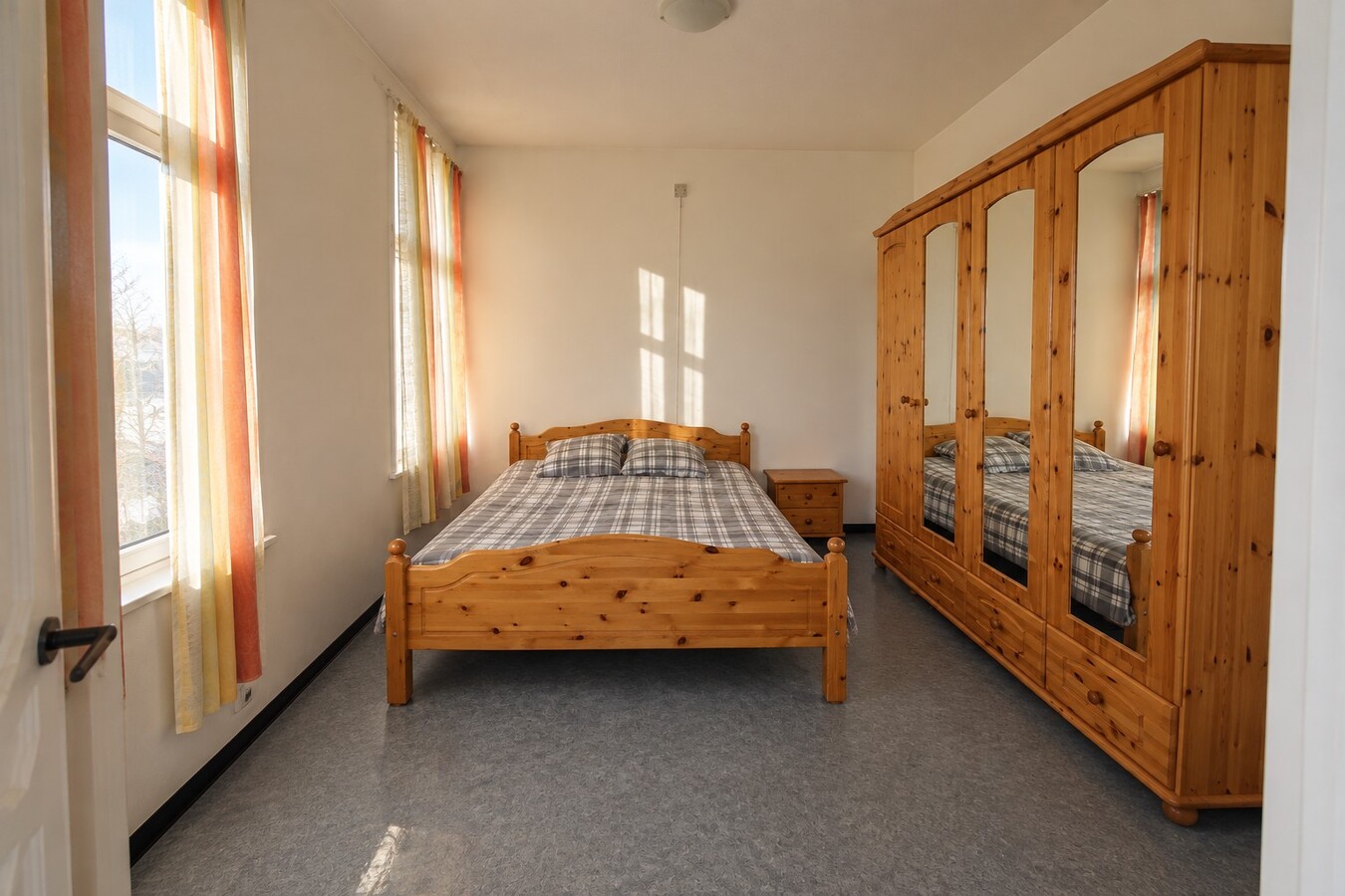 Te koop: Centraal gelegen stadwoning met 4 slaapkamers en diepe zuidgerichte tuin in Sint-Niklaas! 