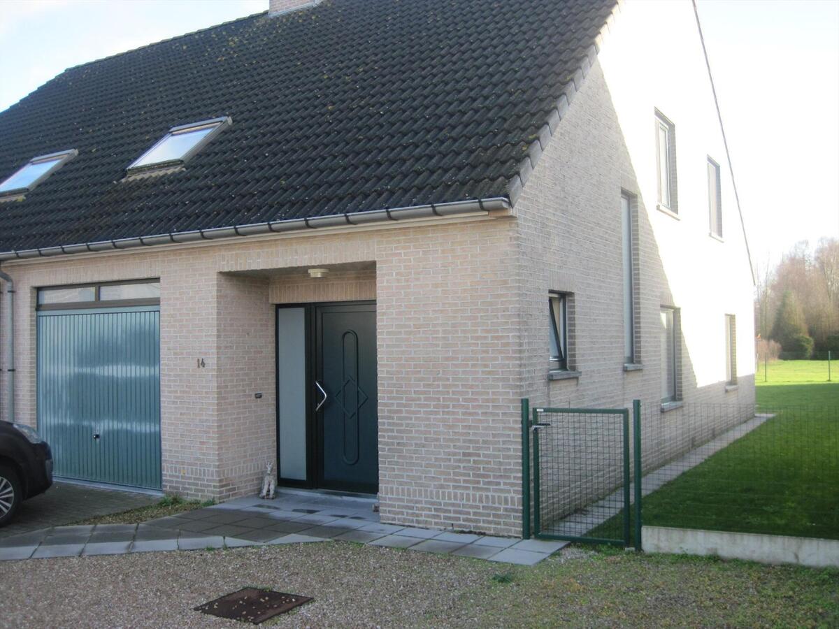 Tijdloze Half Open Bebouwing - rustig &amp; centraal gelegen ! 