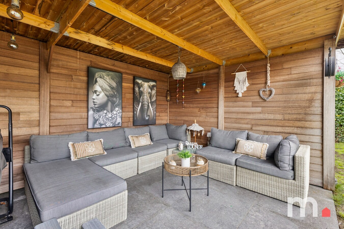 Unieke Villa te Roeselare in een doodlopende straat op 578m² met zonnepanelen en EPC B  ! 